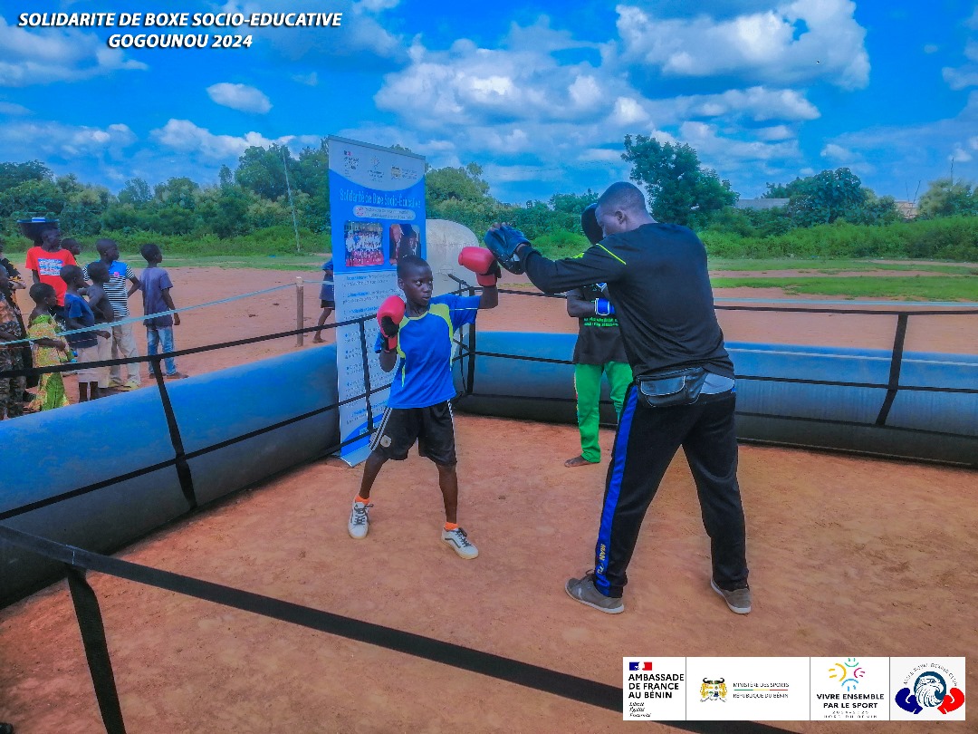 Activités interactives menées sur l'esplanade de la résidence des Maires à Nassabara